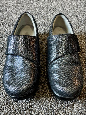 Alegria Lauryn Blue Metallic Leather Shoe Adjustable Womens Size 7.5